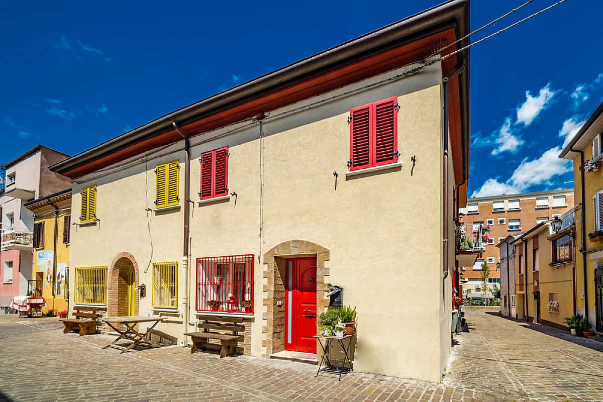 Borgo San Giuliano, passeggiando nel borgo di Fellini