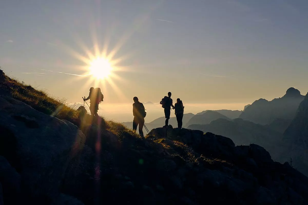 Camminare sotto il sole: berretto o cappello da trekking