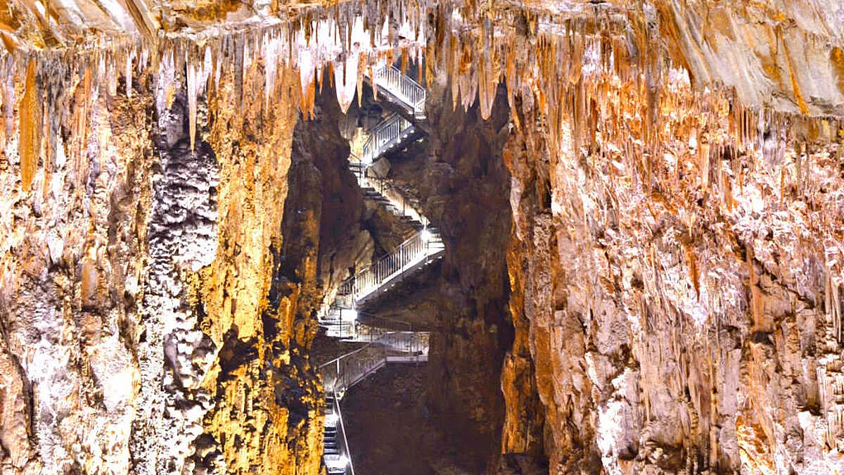 scalinata grotta gigante di Trieste 