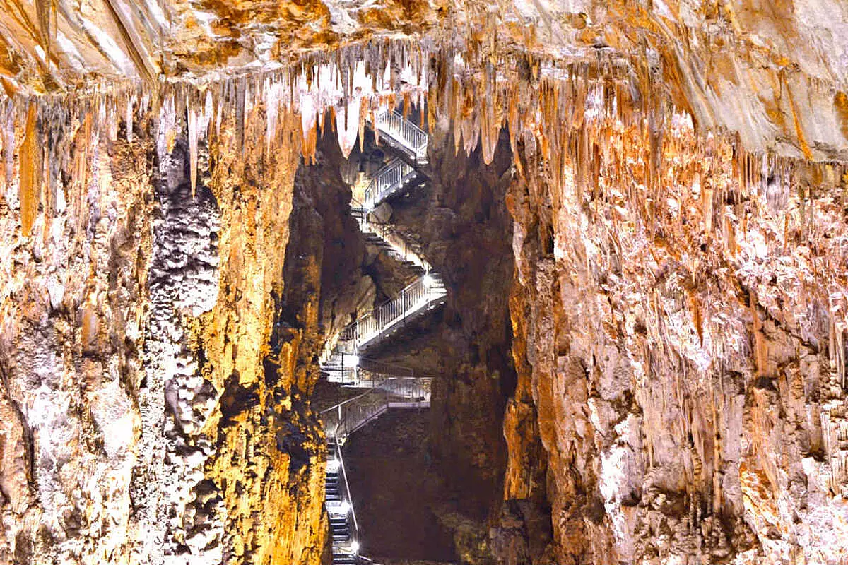 scalinata grotta gigante di Trieste 