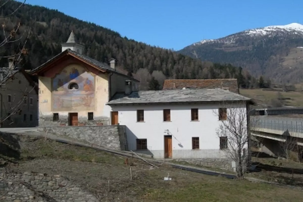 La Via Francigena in Italia continua con Echevennoz e il suo ostello.