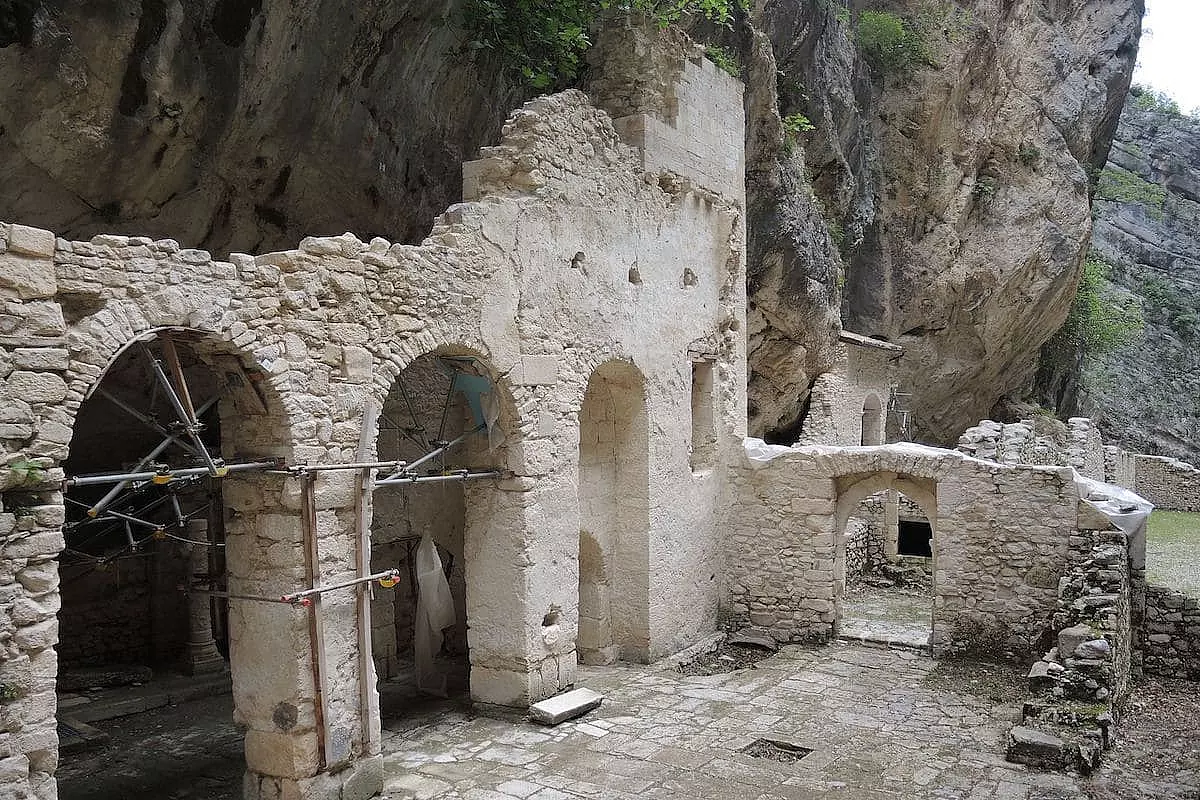 monastero di San Martino Abruzzo navata
