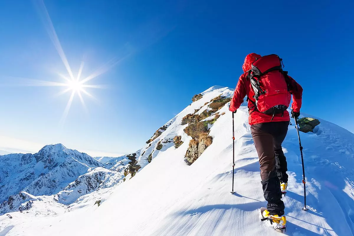 5 accessori fondamentali per un'escursione in alta montagna: ecco come  godere di un trekking in completa sicurezza