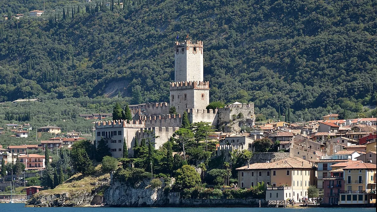 Castello Scaligero a Malcesine che si affaccia sul bellissimo Lago di Garda - IS: 1294664831