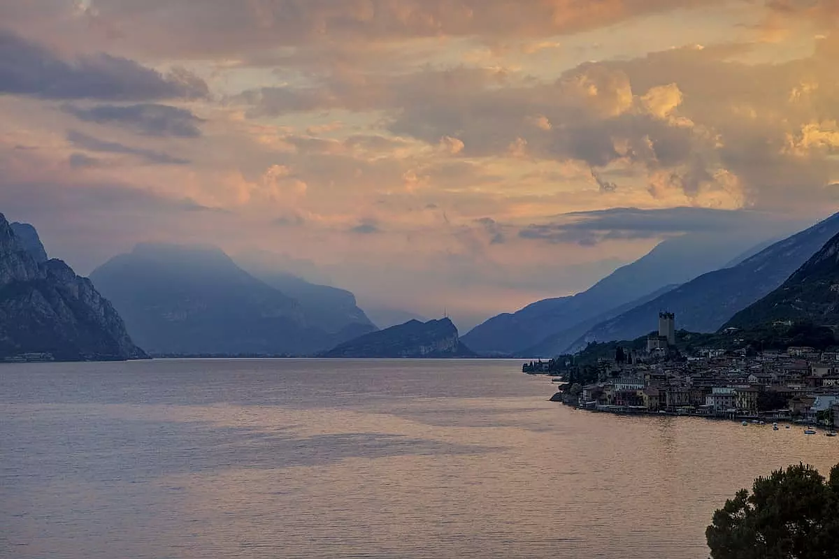 Paesaggio incantevole attorno a Malcesine - IS: 1023128646