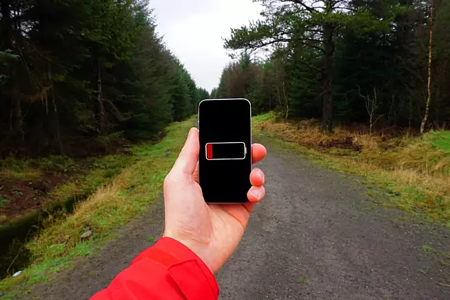smartphone scarico con il freddo - SH: 1052574380