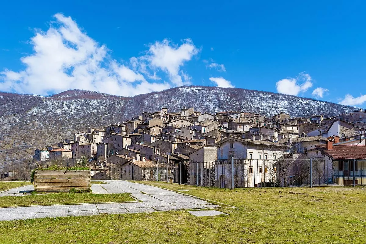 Vista sul borgo di Scanno, la cui unica frazione è Frattura - IS: 668030688