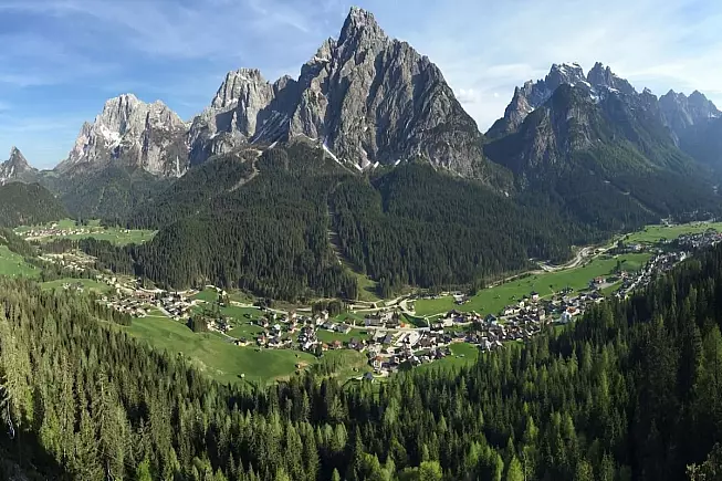 Bellissima vista aerea del borgo di Sappada 