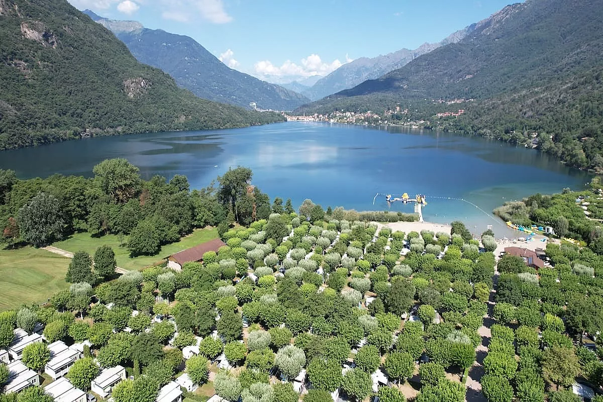 Bellissima vista dall'alto dello spettacolare Lago di Mergozzo - IS: 1436634060