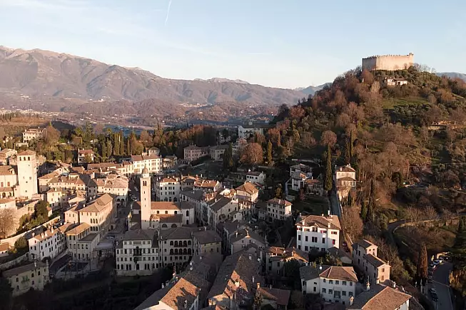 Bellissima vista sulla Rocca di Asolo l'omonimo meraviglioso borgo - IS: 1354460336