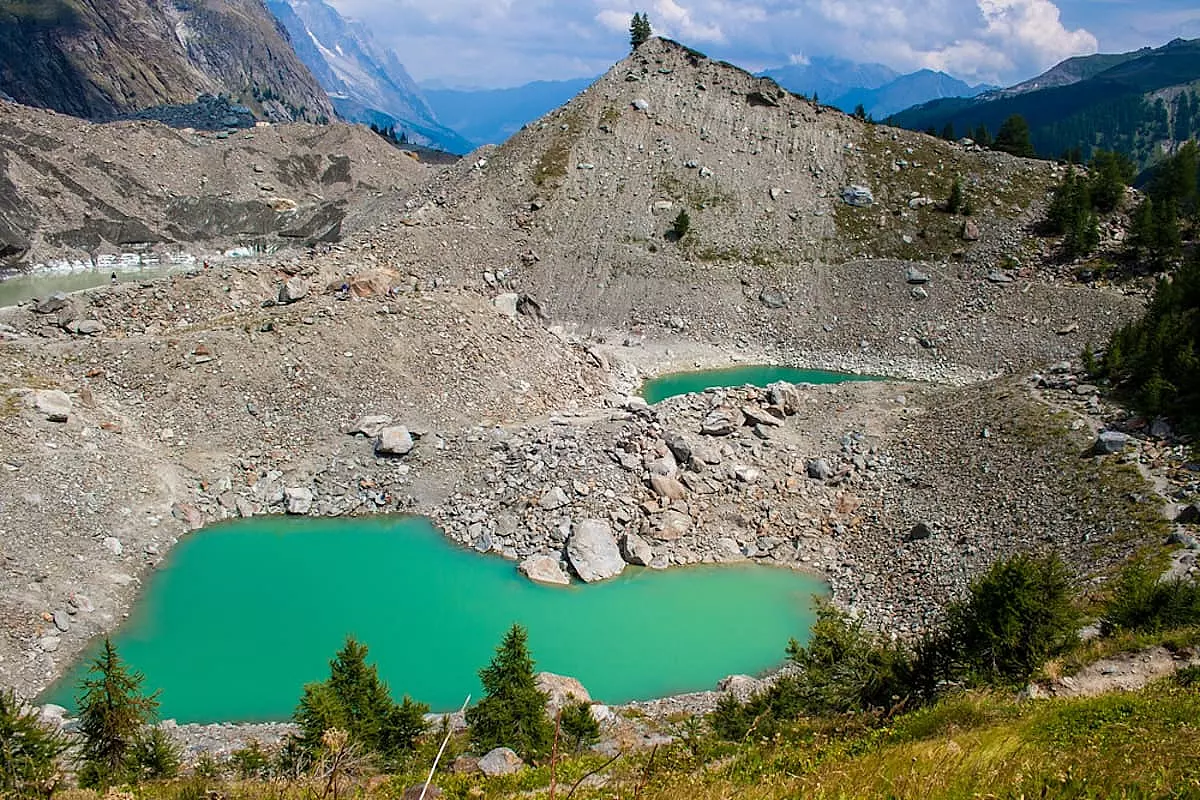 Il Lago del Miage, con vista delle meravigliose parti color smeraldo e scorcio della parte dove cadono i detriti - SH: 312376463