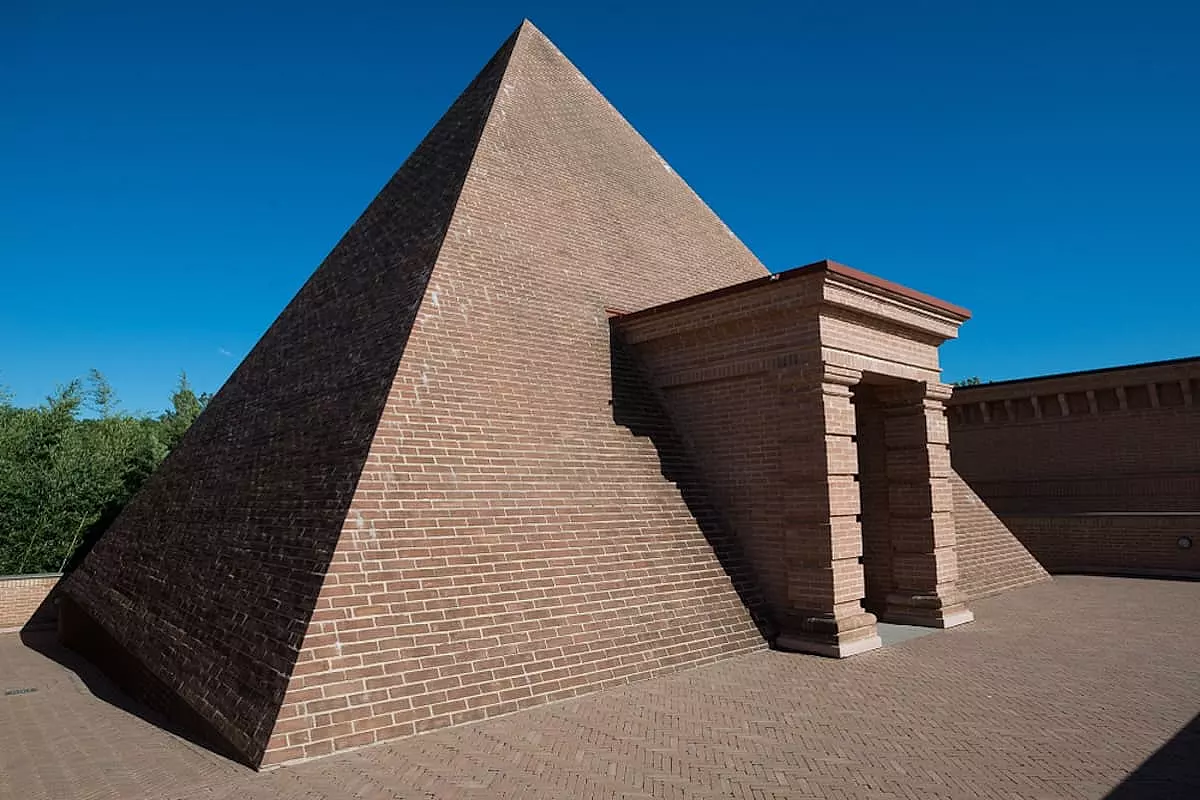 Il tempio al centro del Labirinto della Masone - SH: 1579677397