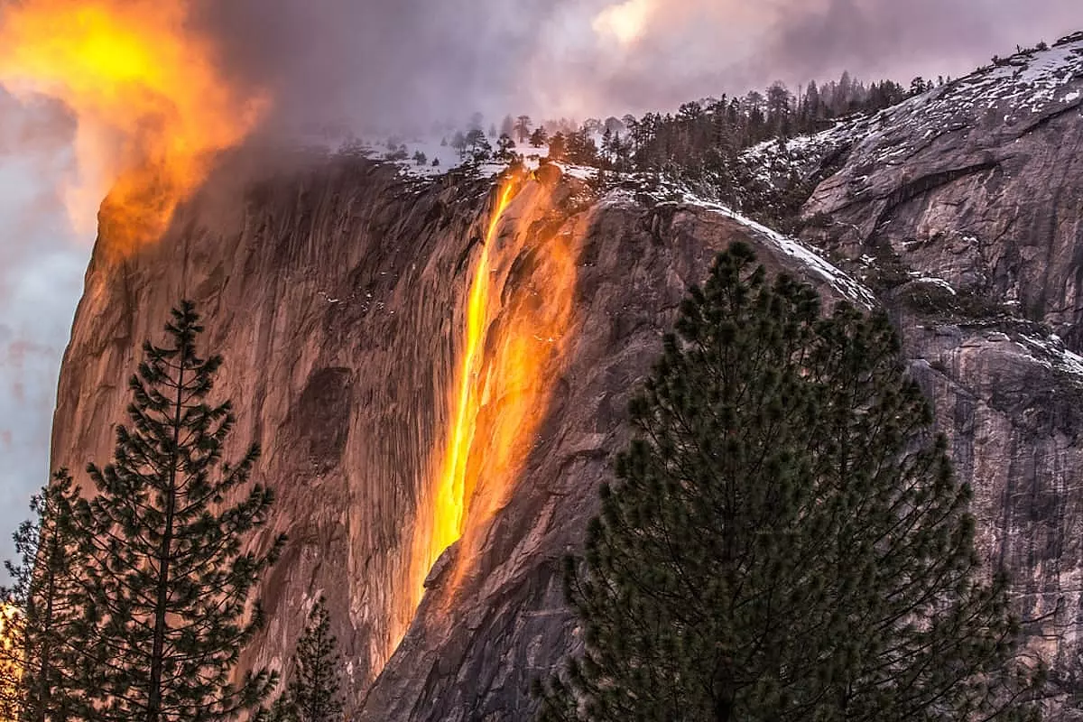 Spettacolare vista della Cascata di Fuoco nello Yosemite National Park - SH: 794426770