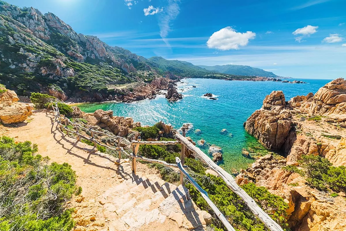 Un paesaggio da sogno che si affaccia sulla costa della Sardegna - SH: 598595516