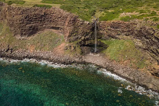 Il meraviglioso salto d'acqua della Cascata di Capo Nieddu