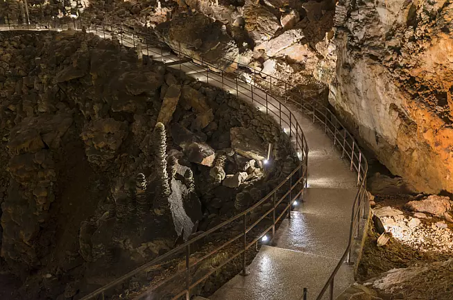 Parte della discesa della Grotta Gigante