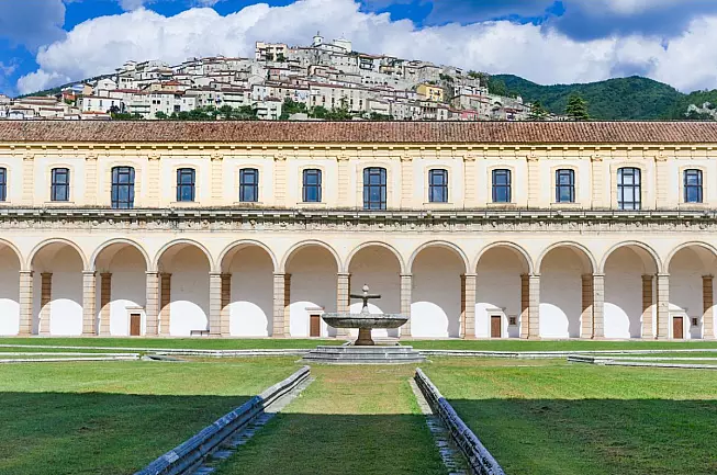 Cortile interno della Certosa di Padula