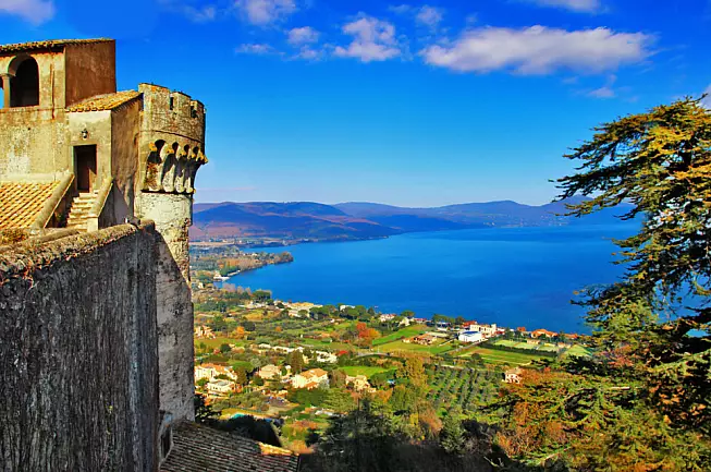 https://www.istockphoto.com/it/foto/bracciano-italia-gm534510633-56776204?searchscope=image%2Cfilm