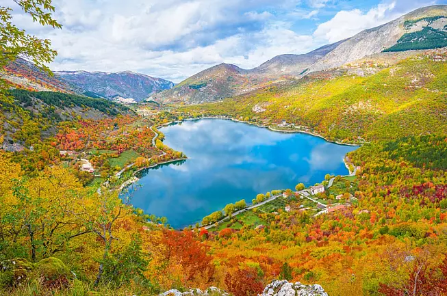 Lago di Scanno, Abruzzo. iStock, ValerioMei