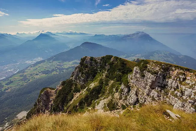 Parete Pezol. Vista dal Monte Stivo. iStock-1632548149