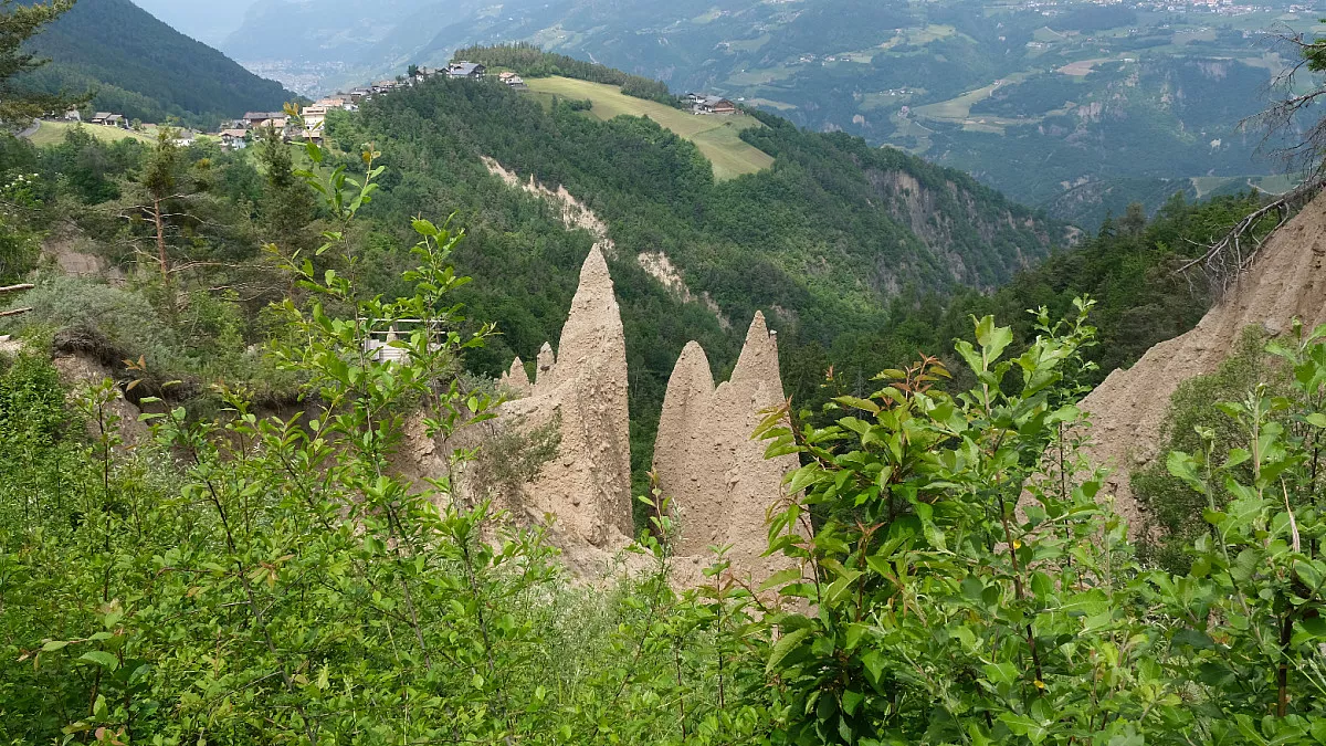 Piramidi di Terra. Trentino. Shutterstock_1994467232