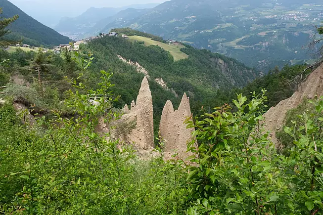Piramidi di Terra. Trentino. Shutterstock_1994467232