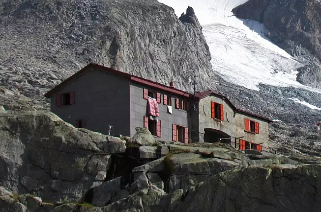 Rifugio Cesare Ponti - Preda Rossa SO. Foto di Ras78 rilasciata in licenza CC BY-SA 3.0