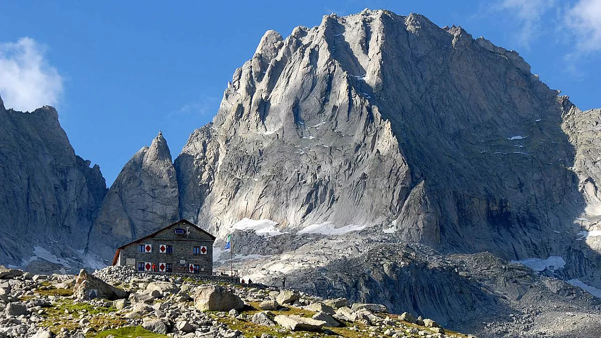 Sentiero Roma. Pizzo Badile e Rifugio Gianetti, in Val Masino. Foto di Ggambaro rilasciata in licenza CC BY-SA 3.0