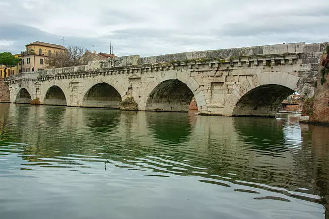Ponte di Tiberio, Borgo San Giuliano
