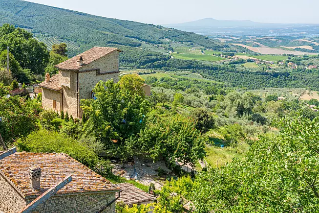 Civitella del Lago, sul Lago di Corbara. Shutterstock_1782231845