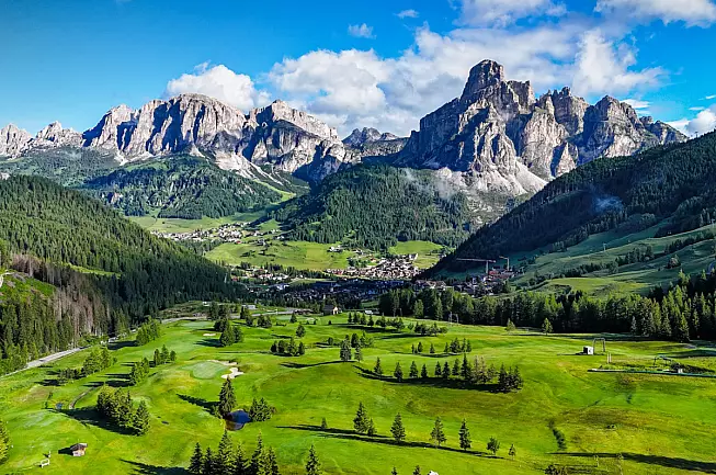 Corvara in Badia, panorama dal Golf Club Alta Badia. Shutterstock_2492524291