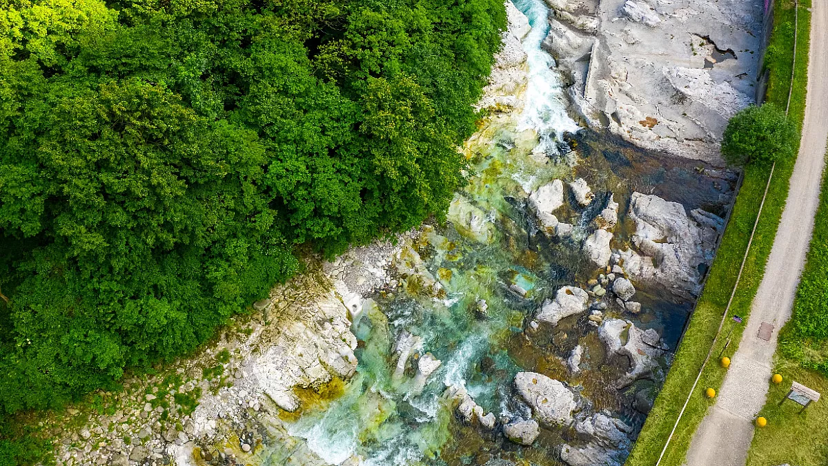 Fiume Serio, Val Seriana. Shutterstock_1752600902