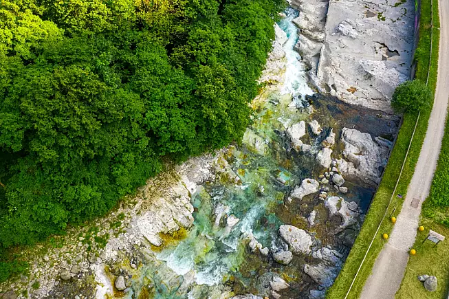 Fiume Serio, Val Seriana. Shutterstock_1752600902