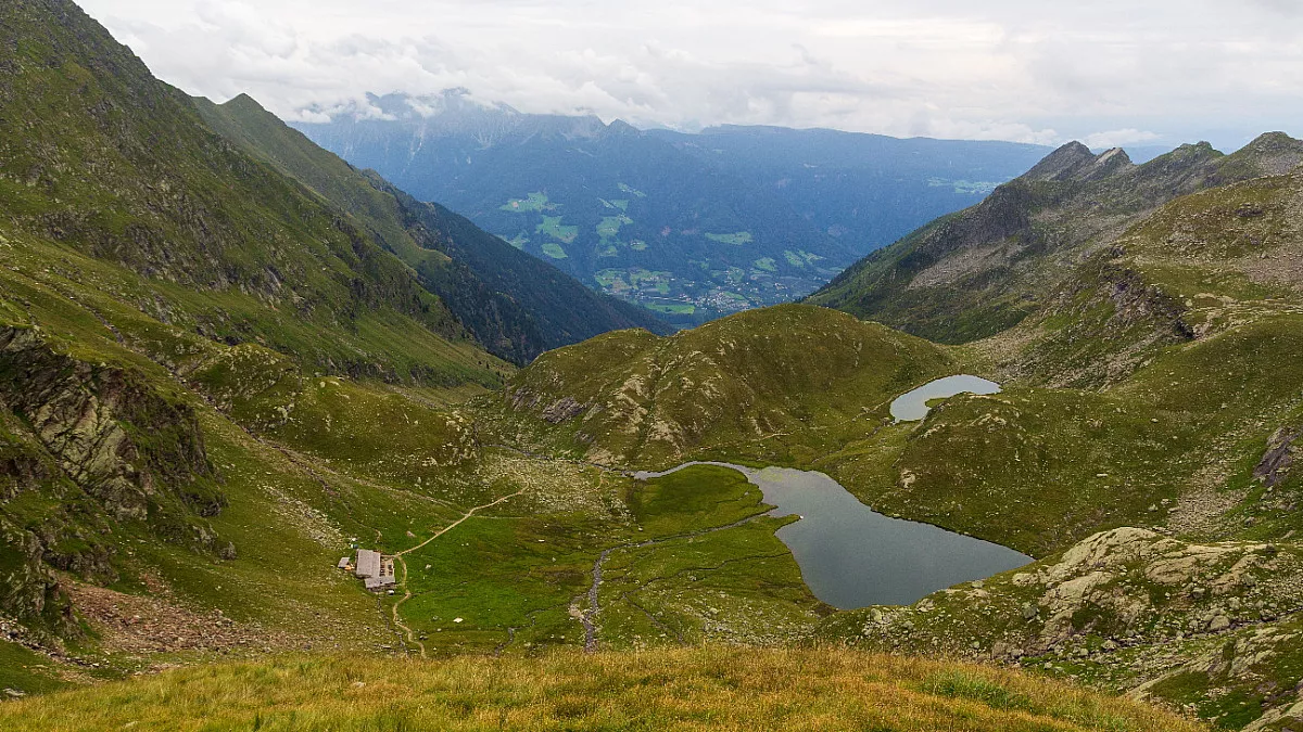 Laghi di Sopranes, o Spronser Lakes. Shutterstock_2494950617