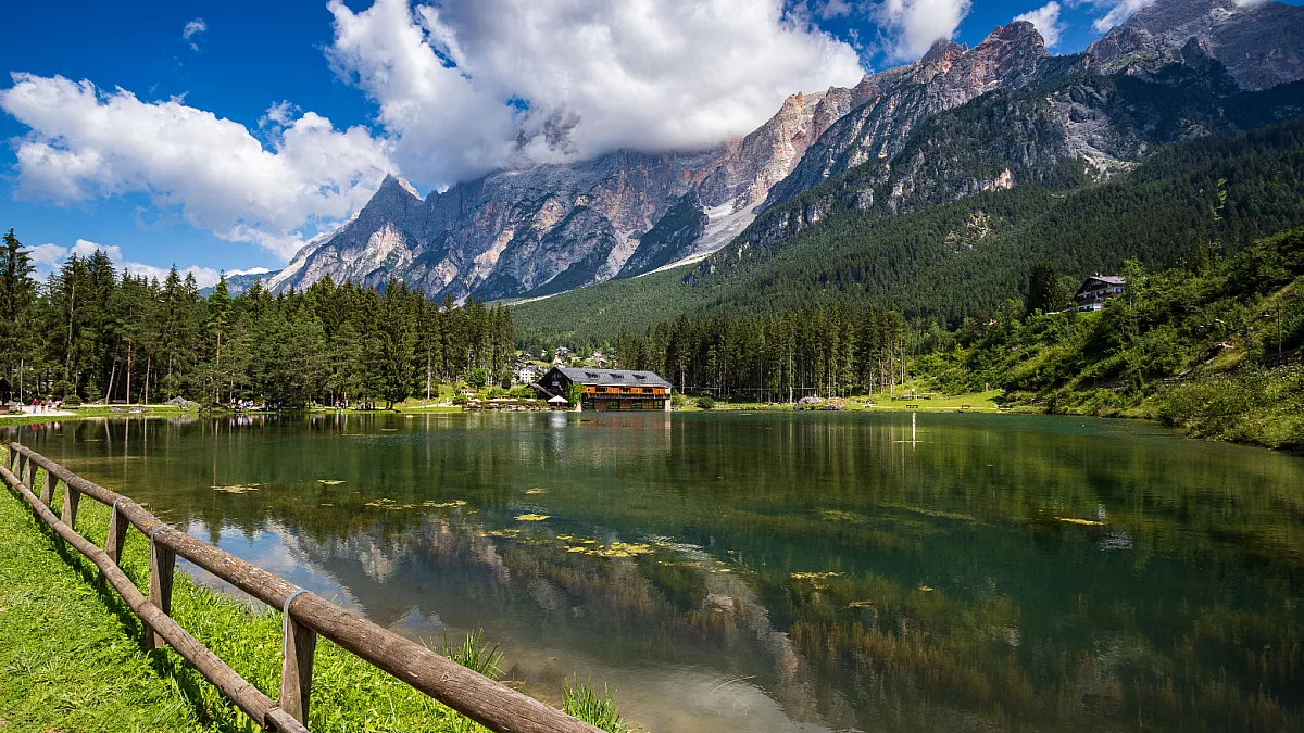 Lago Mosigo, o Lago di San Vito. San Vito di Cadore. Shutterstock_1963495762