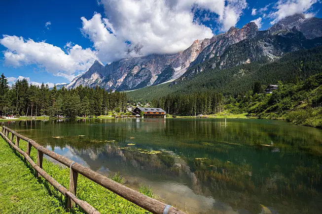 Lago Mosigo, o Lago di San Vito. San Vito di Cadore. Shutterstock_1963495762