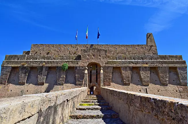 L'imponente Fortezza spagnola di Porto Santo Stefano