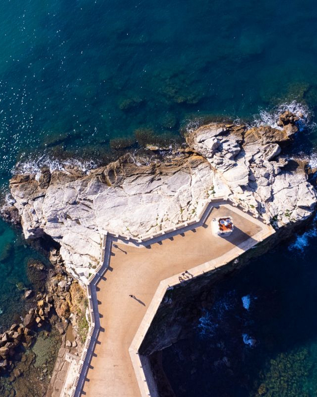 Alte coste rocciose per uno dei promontori più famosi della Toscana ...