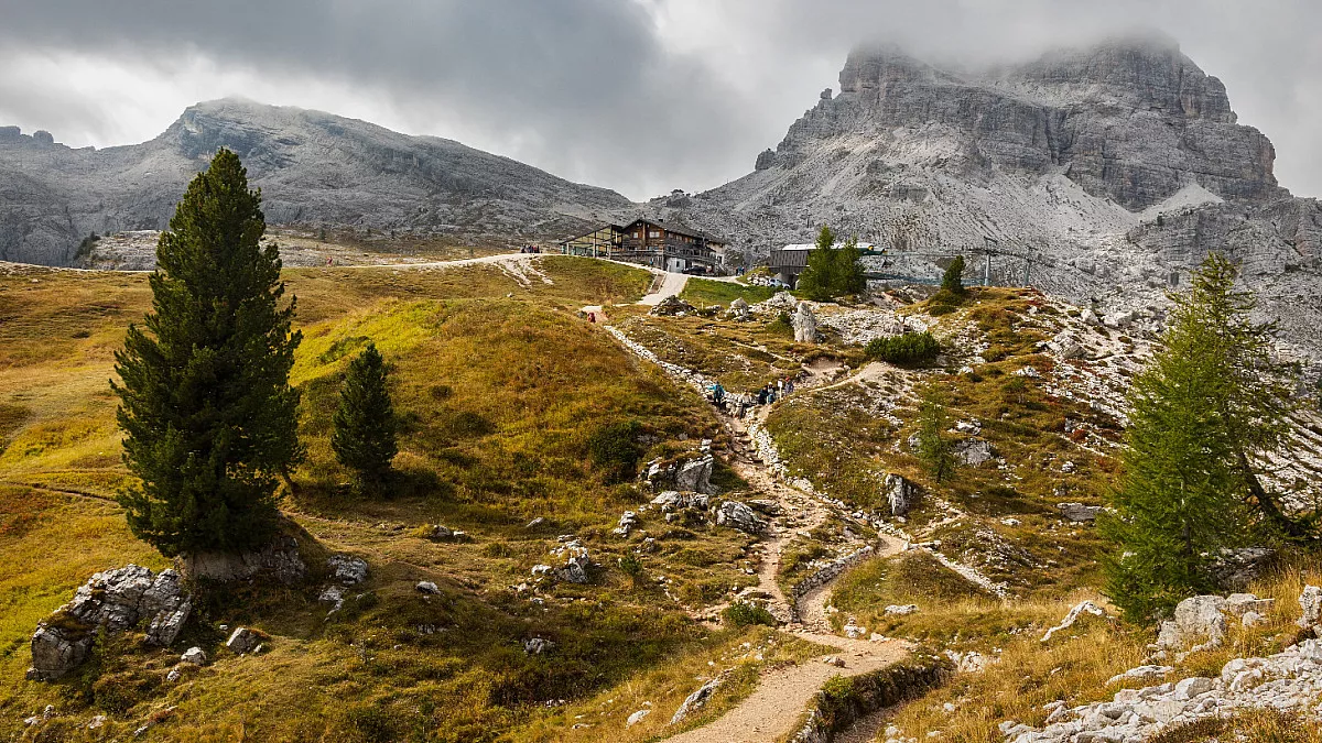 Rifugio Scoiattoli, Loc. 5 Torri, Cortina d'Ampezzo, Dolomiti. Shutterstock_2277192609