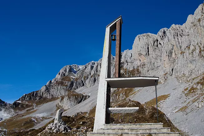Cappella Savina, Pizzo della Presolana, Alpi Orobie. Shutterstock_2364591037