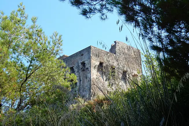 Torre di Capobianco, Sapri. Shutterstock_1164365611