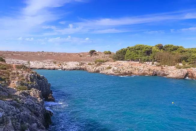 https://images.placesonline.com/photos/porto-badisco_2099306749_202697_1648796324.jpg