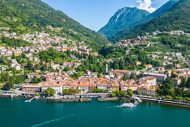 Bellano e vista sul Lago di Como, Lecco. Shutterstock_2509379225