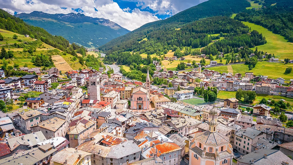 Bormio, Sondrio, Lombardia. Shutterstock_2059711301