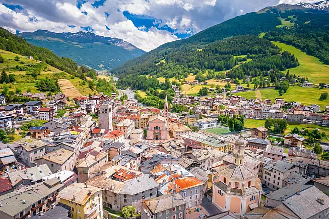 Bormio, Sondrio, Lombardia. Shutterstock_2059711301