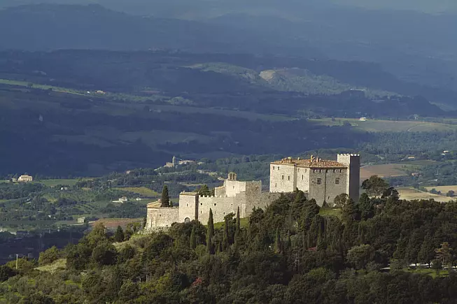 Castello del Poggio, Guardea, Umbria. Shutterstock_1686966