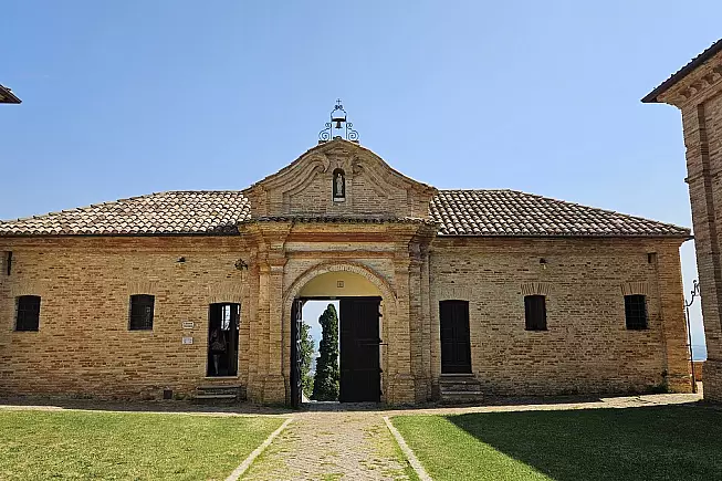 Eremo di Monte Giove a Fano_ spaccio frati Camaldolesi_ Foto @Voicesearch.travel