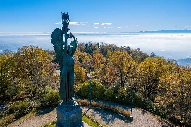 Faro della Vittoria al Colle della Maddalena, nell'Anello Verde di Torino. Torino. Shutterstock_1550695877