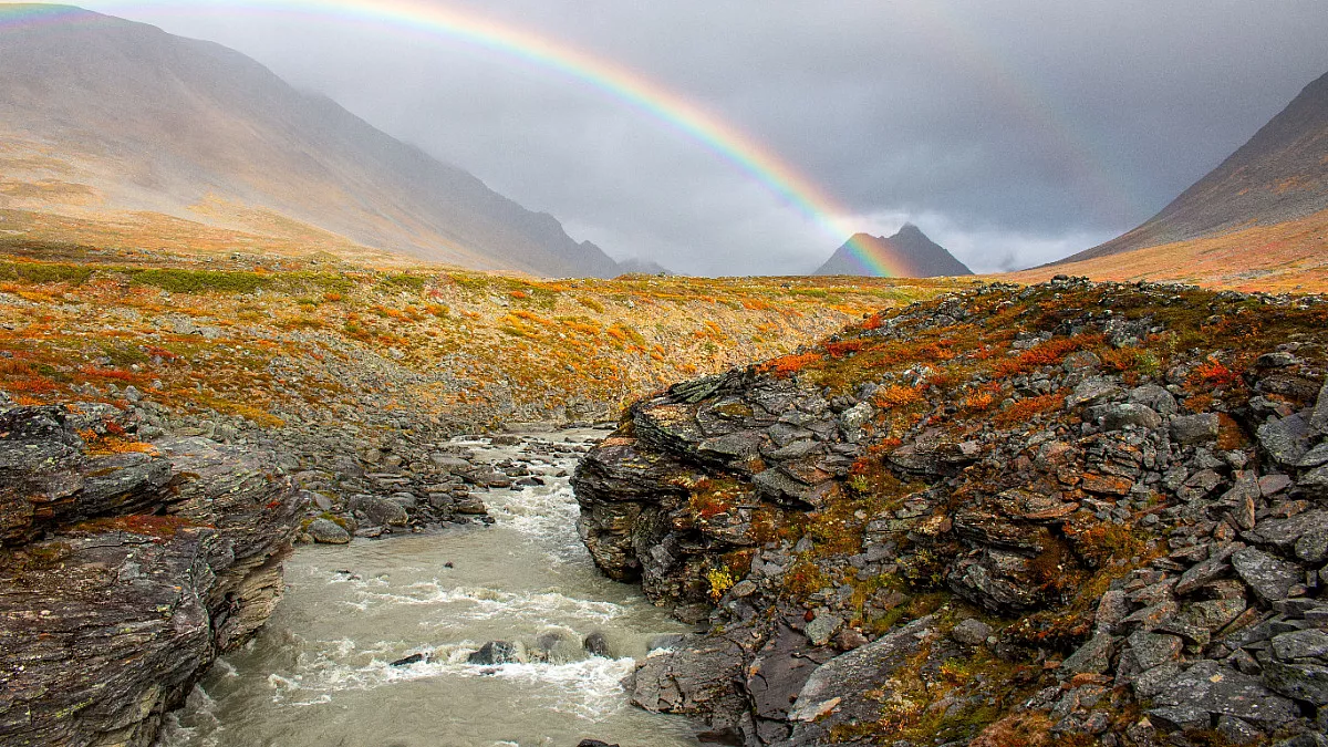 Kungsleden, fiume Guobirjohka che costeggia il Kungsleden, Svezia
