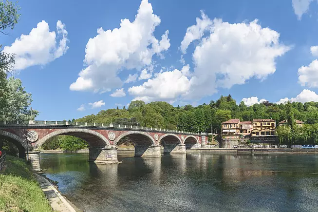 Ponte Principessa Isabella, Anello Verde di Torino, Torino. Shutterstock_2153637209